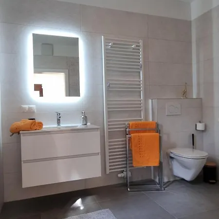 In 아파트 *